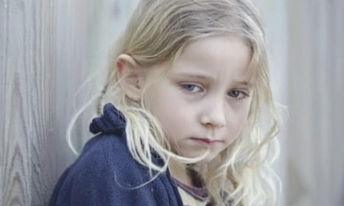 Лена часто мечтала просто исчезнуть, чтобы мама так не злилась.