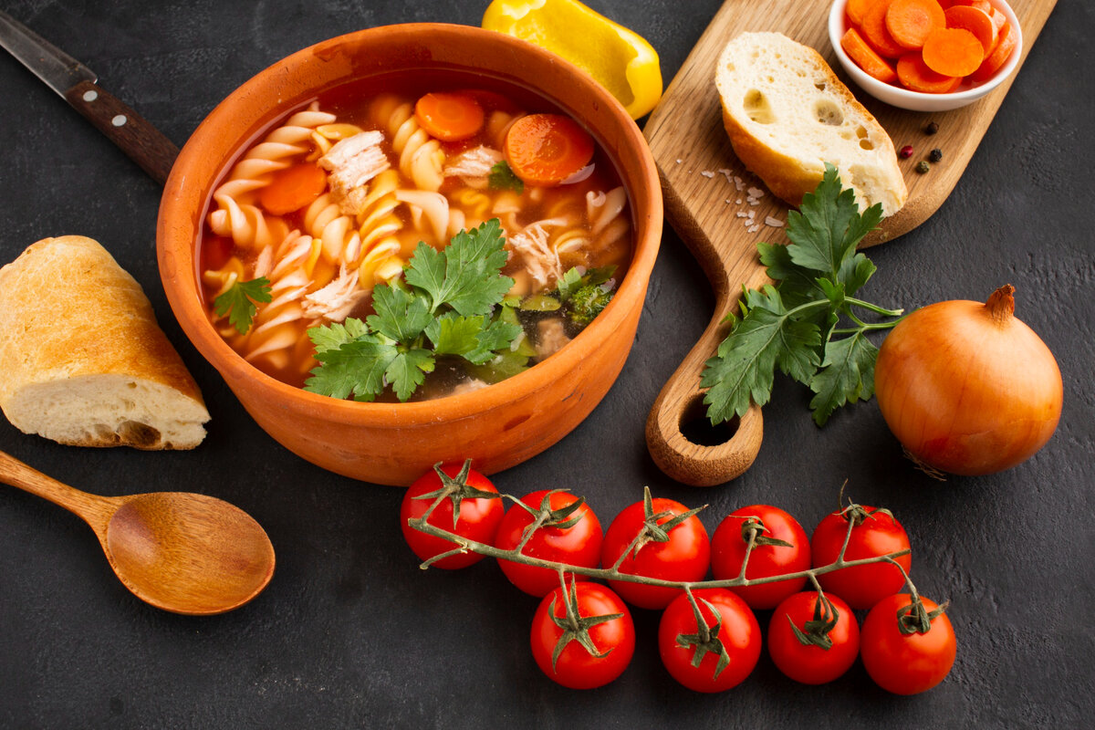 <a href="https://ru.freepik.com/free-photo/high-angle-broccoli-carrots-fusilli-bowl-with-bread-cutting-board-wooden-spoon_6162038.htm#fromView=search&page=1&position=1&uuid=b1272c11-9a16-4b7a-abd1-c849a380bfae">Изображение от freepik</a>