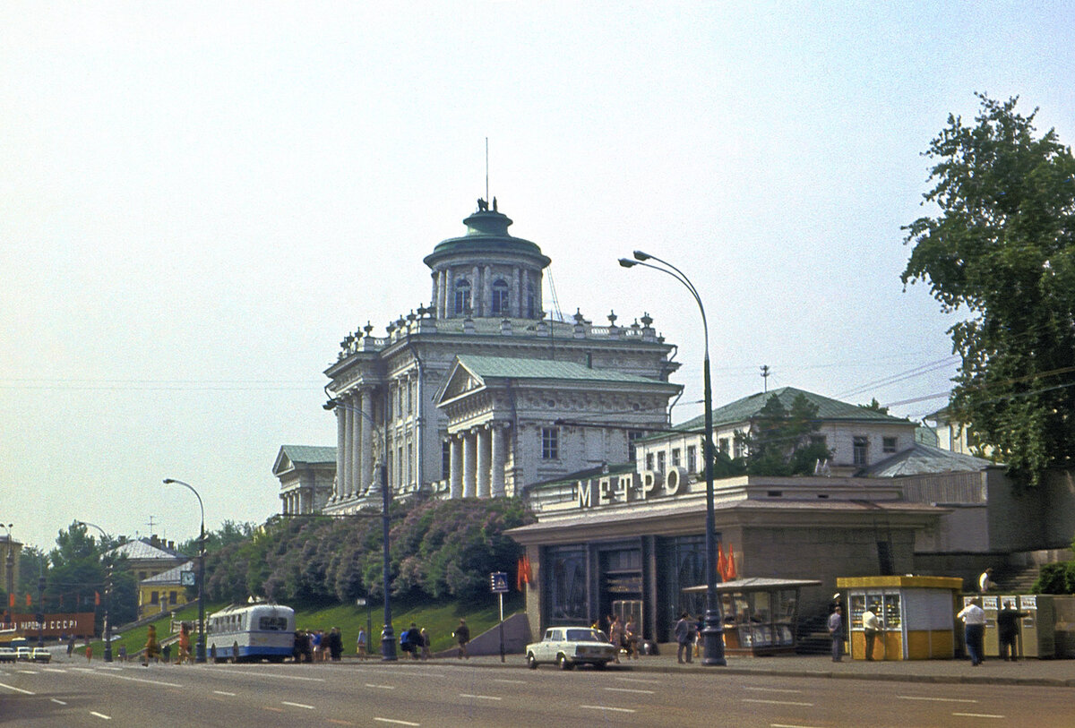 Какой была Москва в 1975 году? 15 фотографий, которые стали историей |  Путешествия и всего по чуть-чуть | Дзен