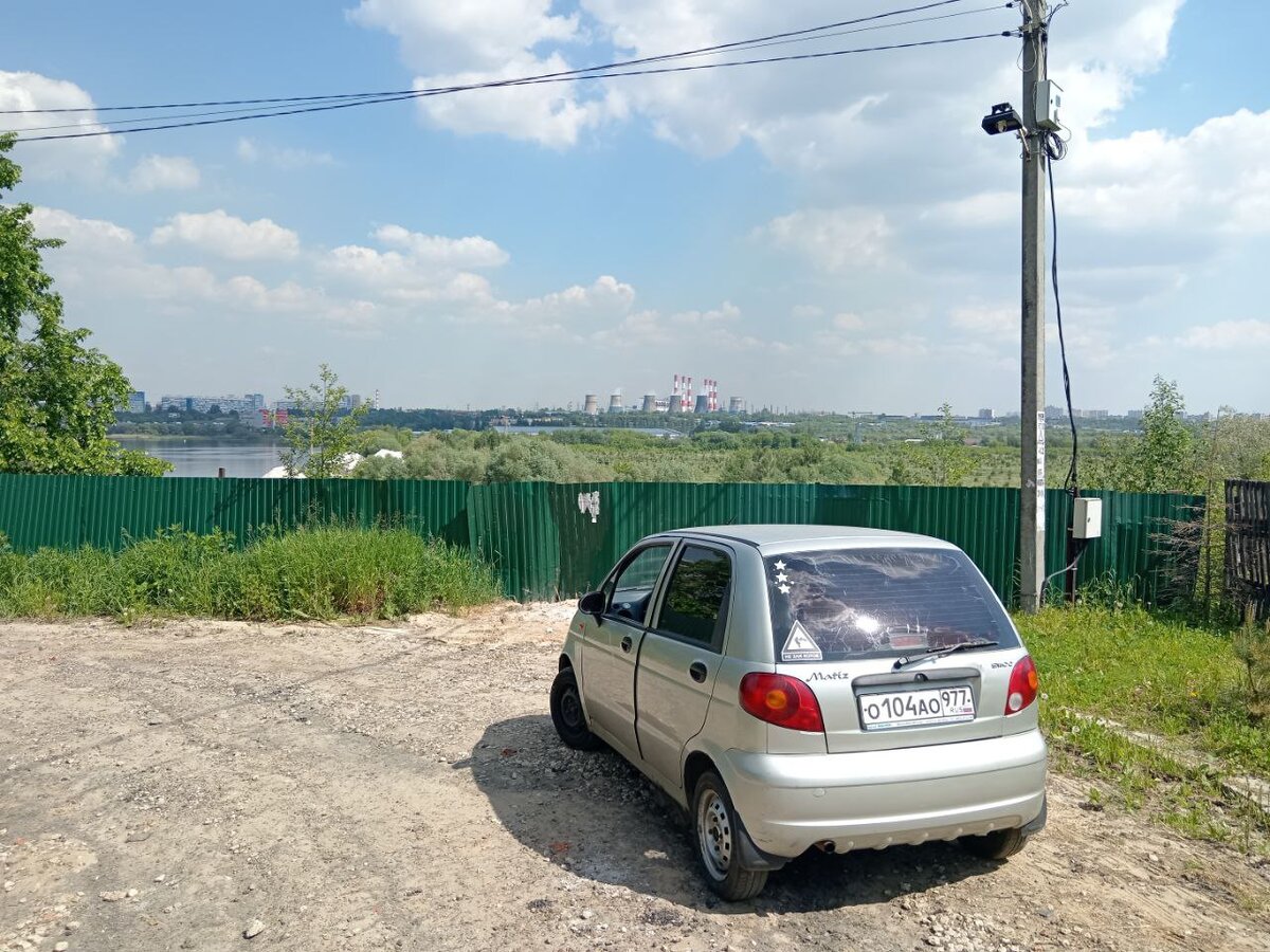 вид очень красивый был, жаль забор...