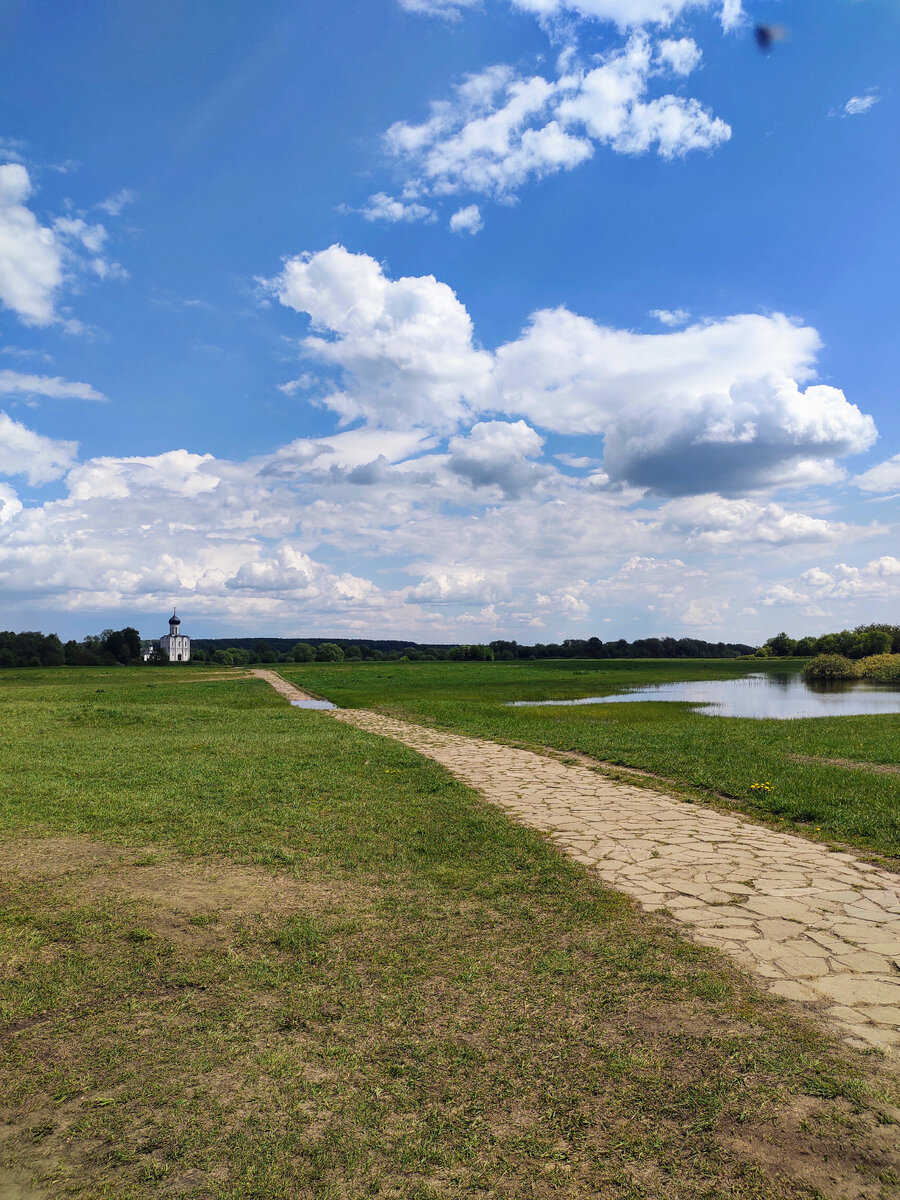 Дорога к Храму Покрова на Нерли.