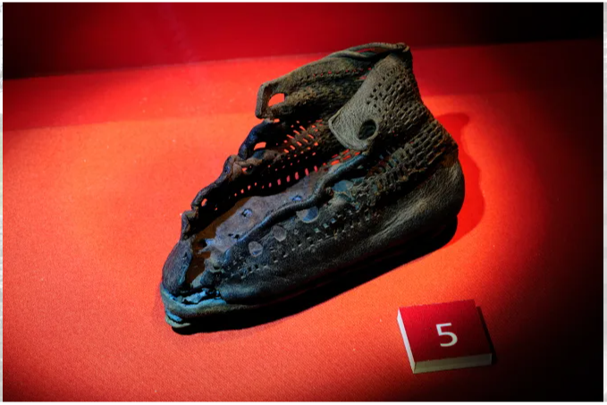 в Виндоланде собрана самая большая коллекция обуви со всей Римской империи, включая эти детские ботильоны.