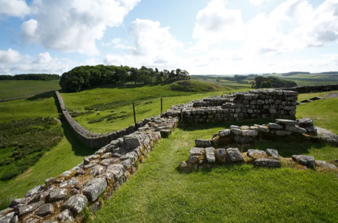 Houseteads напоминали современный гарнизонный город с местным сообществом и солдатами. Houseteads напоминали современный гарнизонный город с местным сообществом и солдатами. Даррен Эддон /Английское наследие