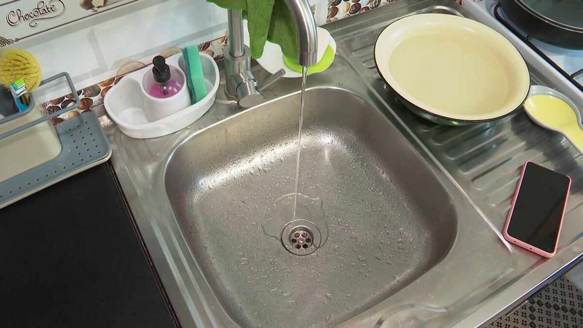    Большие перебои с водой в немаленьком поселении