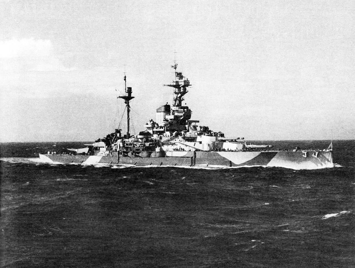 1944, 30 мая: В базе Розайт (Шотландия) на линкоре «Ройял Соверен», крейсере «Милуоки» и восьми эсминцах, переданных временно союзниками СССР в счет будущей репарации, поднят флаг ВМФ.
