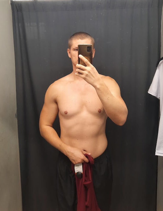 А это снова я, уже моя плюс минус регулярная форма 2022-2024гг и вес 82-84кг.