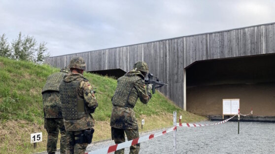    Глава Минобороны Германии выступил против отправки военных инструкторов на Украину Андрей Бурков