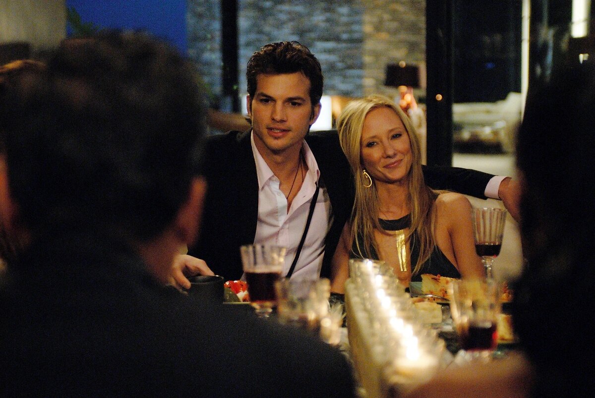 Почему женщины выбирают себе в партнёры мужчин младше себя? Кадр из фильма "Бабник", режиссёр Дэвид Маккензи, сценаристы Джейсон Холл, Пол Колсби / Kinopoisk