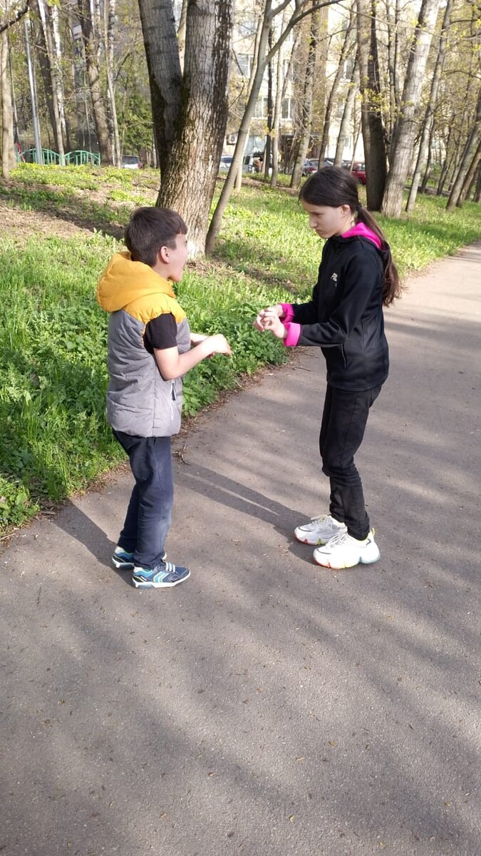 Сеня и Настя очень любят друг друга, но долго вместе играть не могут( 