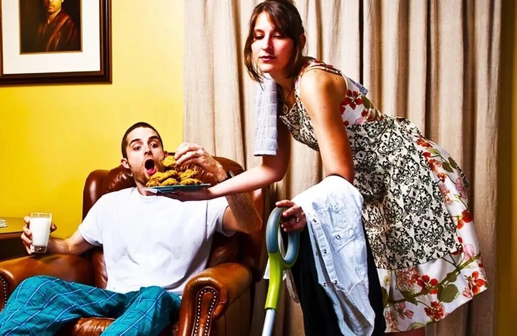 Примерно так наш друг видит "счастливый брак" и себя на троне