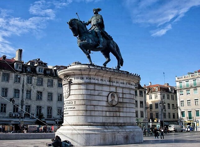 Памятник Жоао I (род.в 1357г.,правил 1385-1433гг.), площадь Фигейра, Лиссабон.