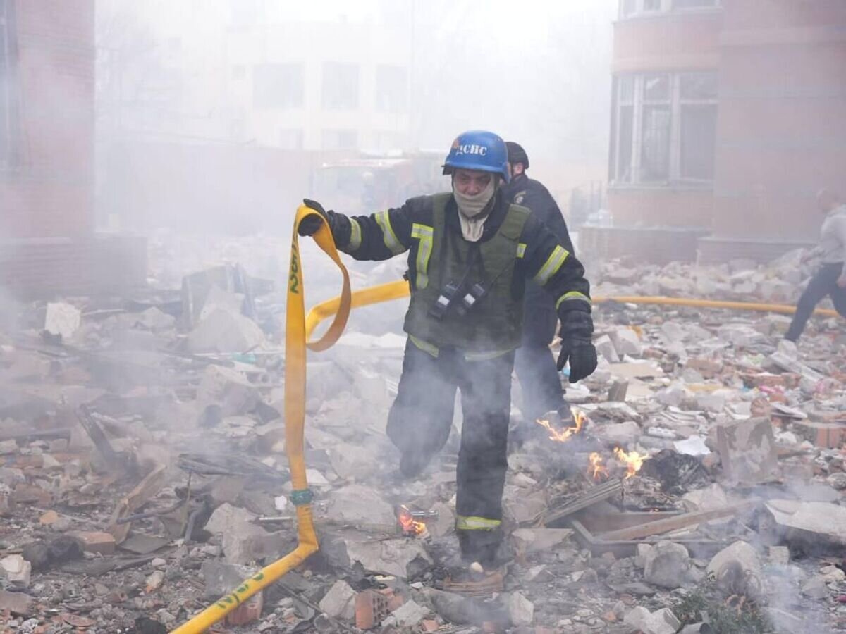    Cотрудники пожарной службы Украины © ДСНС України