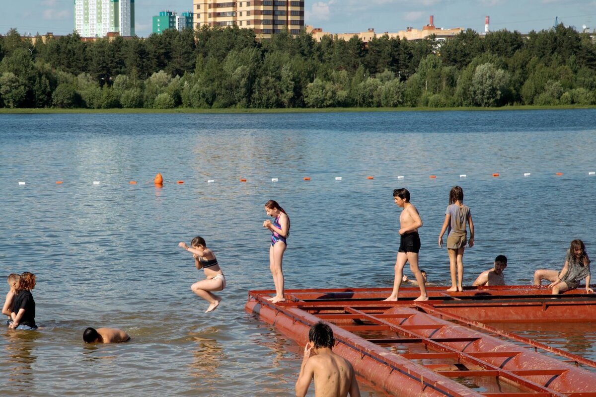    Югорчане активно готовятся к пляжному отдыху: спрос на услуги тренеров по плаванию вырос в три раза