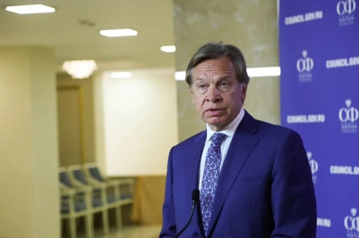    Пушков поиронизировал над Макроном после слов Саркози о войне с РФ