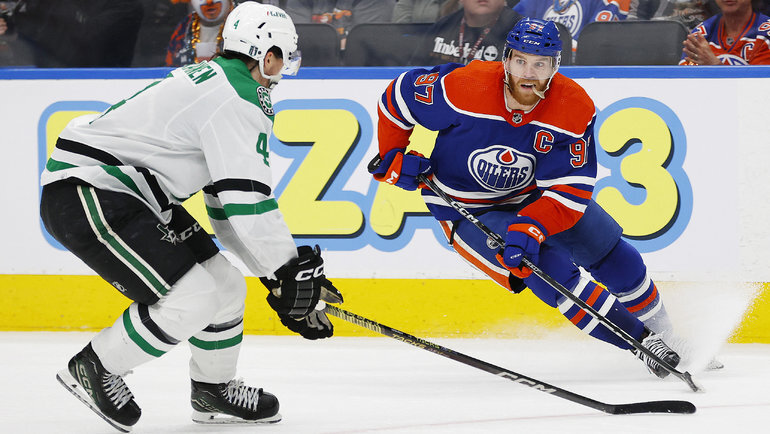    Коннор Макдэвид (справа) против Миро Хейсканена в матче «Эдмонтон» — «Даллас» (5:2) 30 мая. USA Today Sports