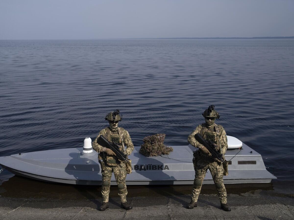 Украинский морской дрон "Авдеевка"© AP Photo / Evgeniy Maloletka