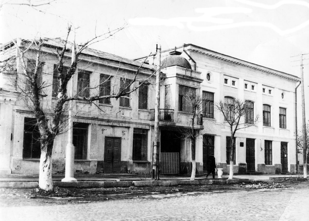 Примерно так выглядело здание кинематографа "Орион"  в 1958 году. Фото из открытых источников.