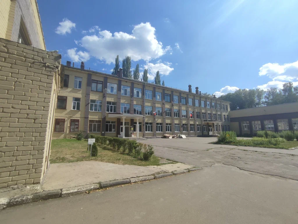 А это школа № 62 г. Воронеж https://yandex.ru/maps/org/mbou_srednyaya_obshcheobrazovatelnaya_shkola_62/1051708336/?ll=39.225871%2C51.700832&z=17