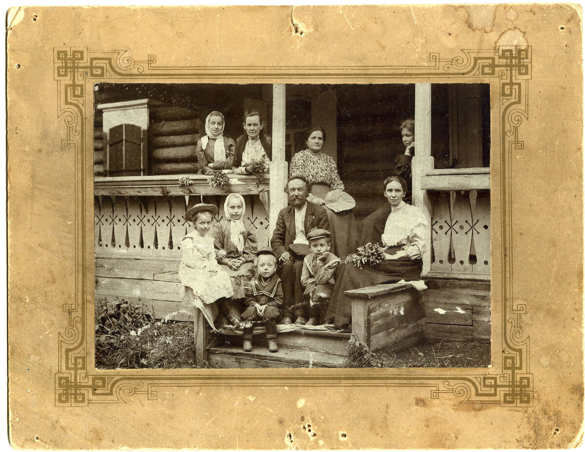 Шорины, Сахаровы, Меньшиковы на даче у Железковых, 1906 г.