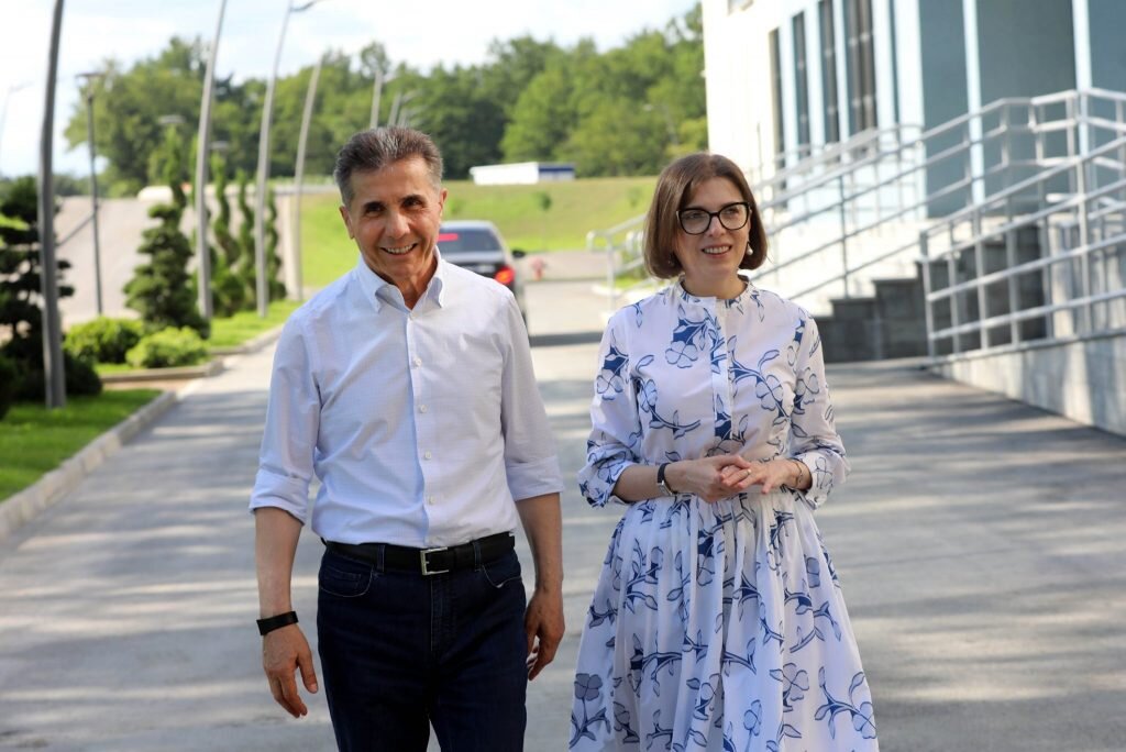 Иванишвили бидзина биография семья фото