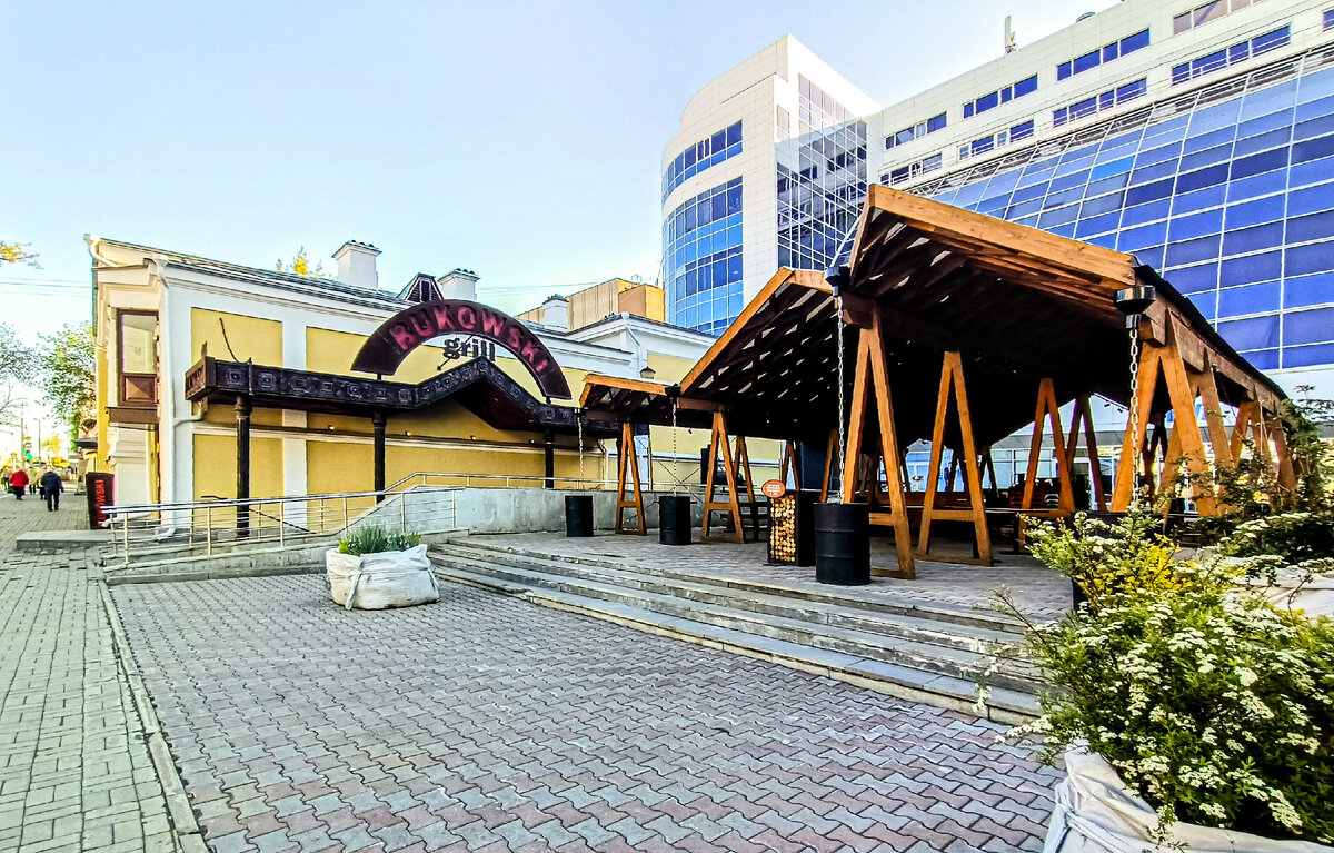 Ресторан-бар Bukowski Grill, ул.Карла Либкнехта,32, цокольный этаж