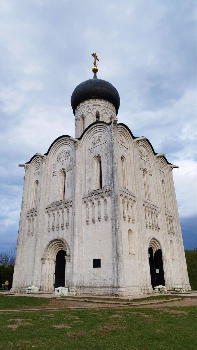 Церковь на Нерли, которая находится во Владимирской области, является выдающимся памятником мирового искусства XII века. И не случайно включена ЮНЕСКО в реестр объектов Всемирного наследия.-2