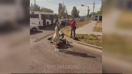 Нерусский водила целенаправлено наехал на мотоциклиста в Ростове-на-Дону из-за словесного конфликта Видео: многонационал