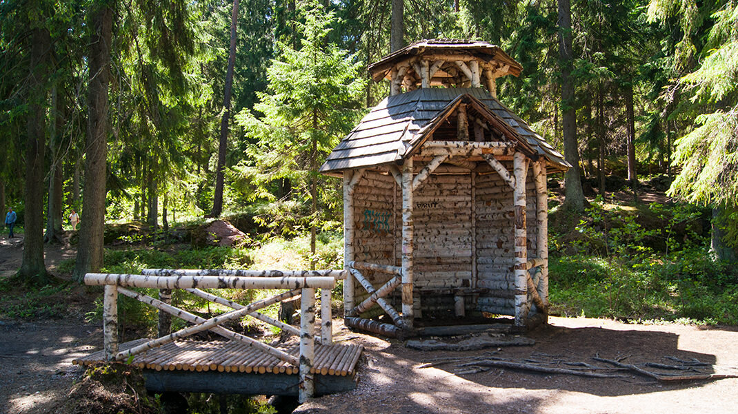 "Хижина отшельника" в парке Монрепо, г. Выборг