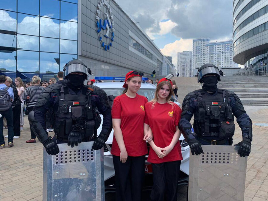     Учащиеся СШ № 2 г. Копыля приняли участие в образовательной акции "Запусти сердце"