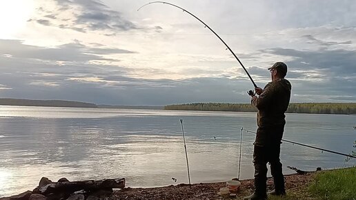 Еле проехал до водоёма.Проверил:Вода прибыла,Рыба есть.