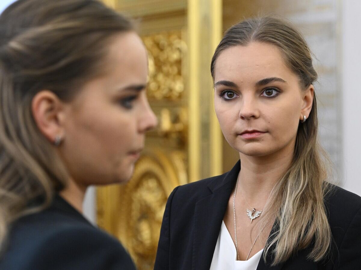    Дина (слева) и Арина Аверины© РИА Новости / Сергей Бобылев