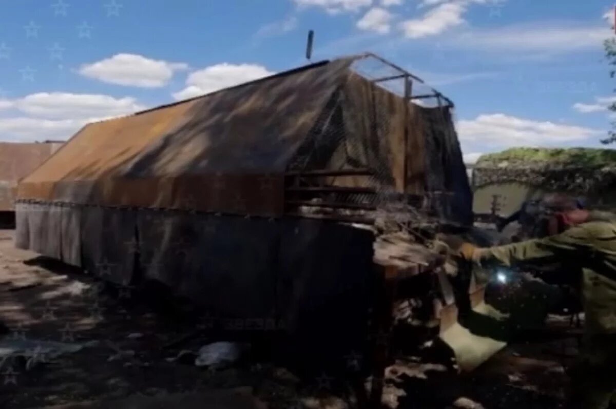    Бойцы ВС РФ превратили поврежденный Т-72 в бронемашину для перевозки пехоты