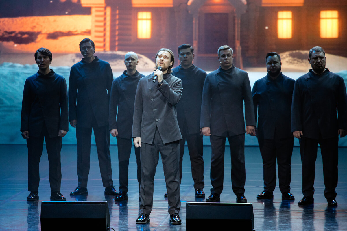    В Сургуте во дворце искусств «Нефтяник» прошел концерт хора Сретенского монастыря