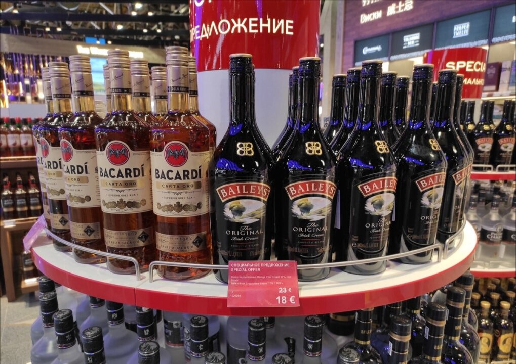    МВД предложило ограничить продажи алкоголя в duty free на внутренних рейсах