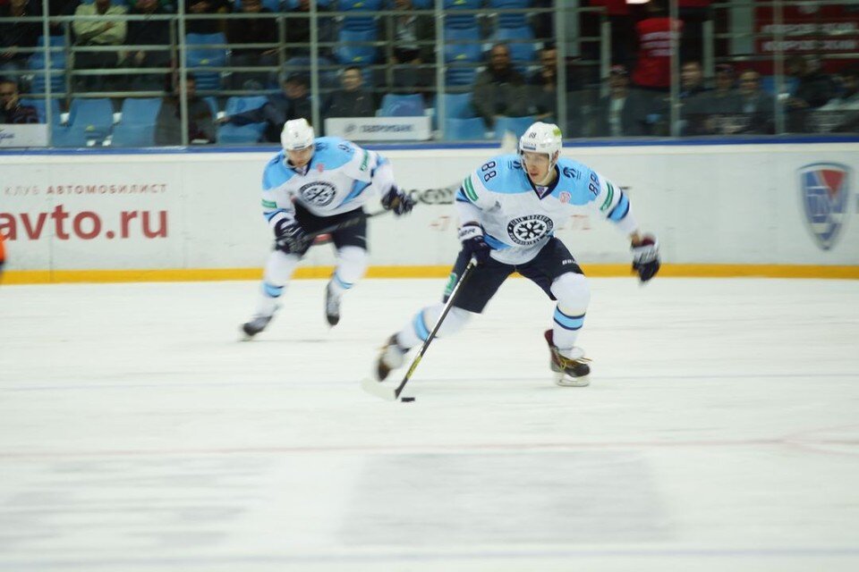    ХК «Сибирь» планирует привлечь новых спонсоров к началу нового сезона. Алексей БУЛАТОВ