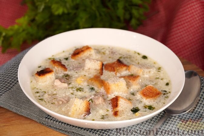 куриные бедра, сметана, молоко, мука, яйца, зелень укропа, хлеб белый пшеничный, соль, перец чёрный молотый