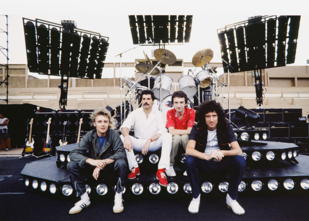 Не так давно мне на глаза попались несколько материалов, касающихся тура Queen в Аргентине в 1981 году. Они не были хорошо связаны между собой, однако эта информация показалась мне интересной.-2