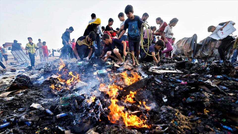 Лагерь беженцев в Рафахе после ракетного удара. Фото: Mohammed Salem / Reuters