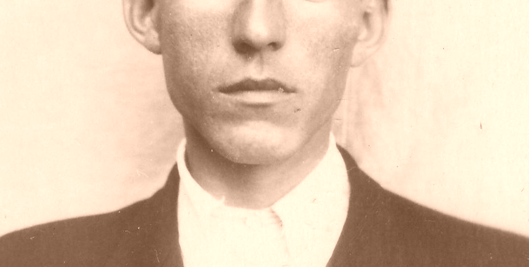 Когда наша пехота отступила, его орудие в одиночку осталось на высоте и вступило в неравный бой. Подвиг сержанта Владимира Шумкина