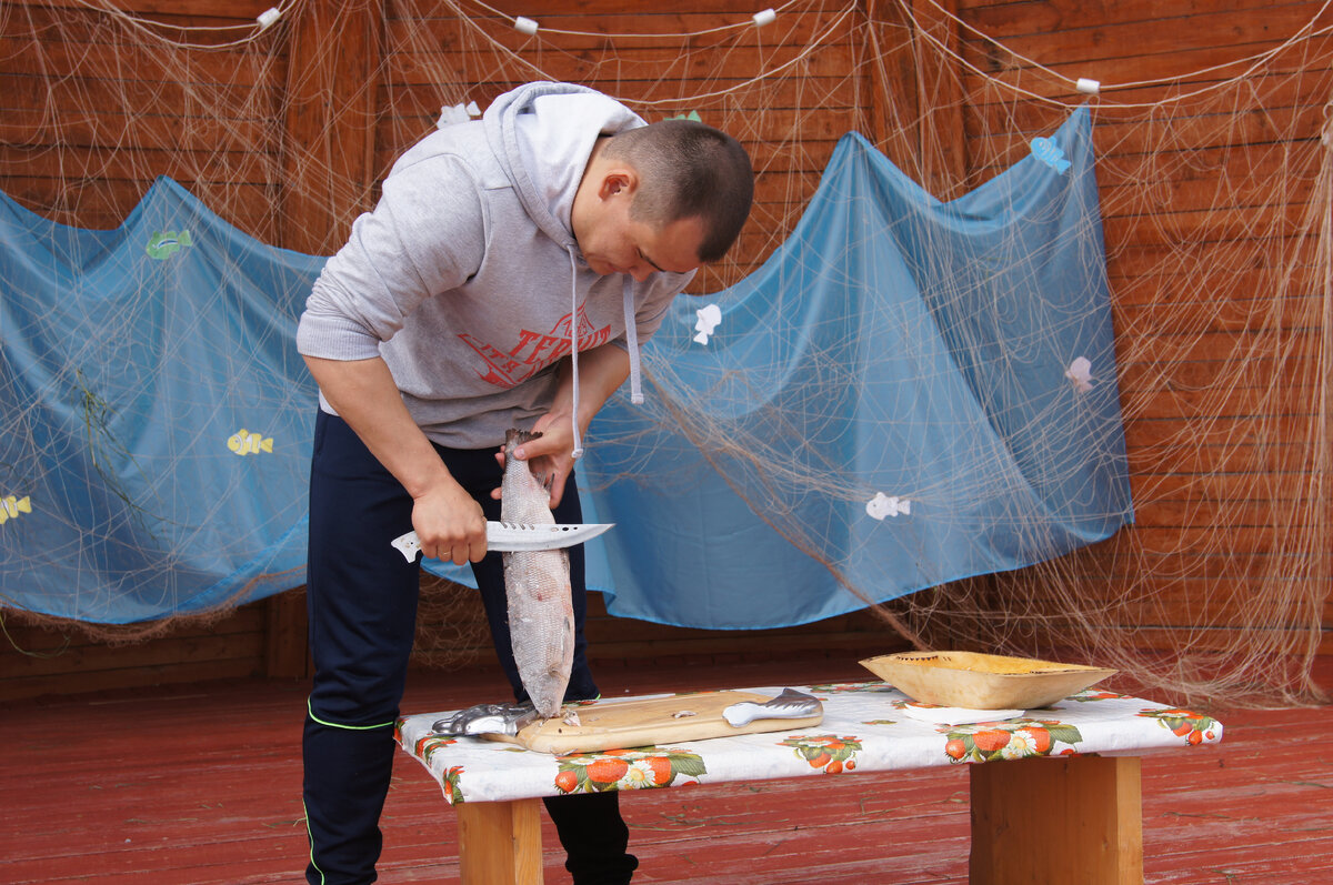 Правильно настрогать замороженную рыбу - целое искусство