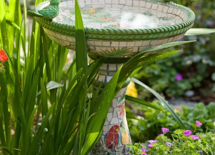 10 необычных идей для украшения вашего сада