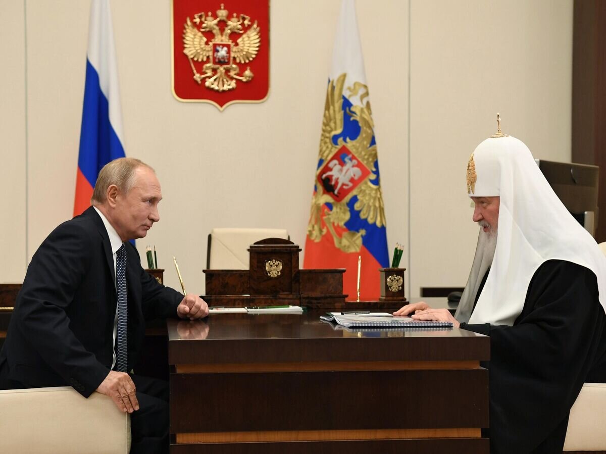    Президент РФ Владимир Путин и патриарх Московский и всея Руси Кирилл во время встречи.© РИА Новости / Алексей Никольский