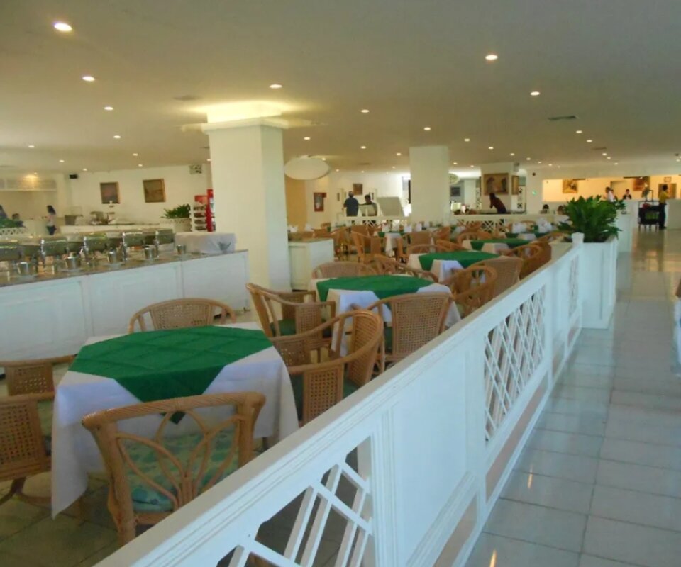 ресторан в корпусе Гарден, отеля Амбассадор 2013 год ( фото из личного архива)