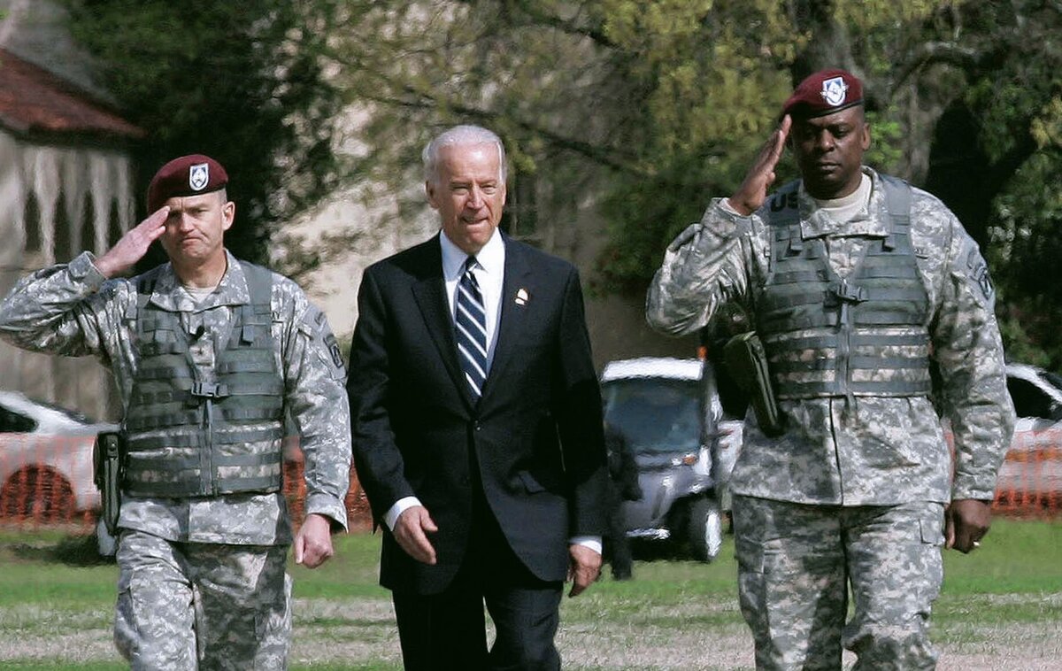 Президент США Джо Байден и глава Пентагона Ллойд Остин.