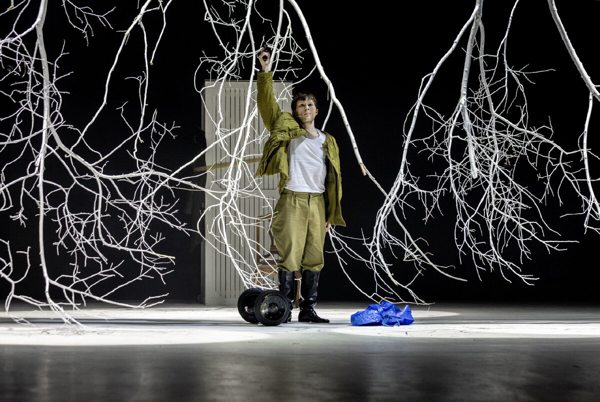 Владимир (правда, потом он настаивает, что он Сильвио) – Сергей Кузнецов