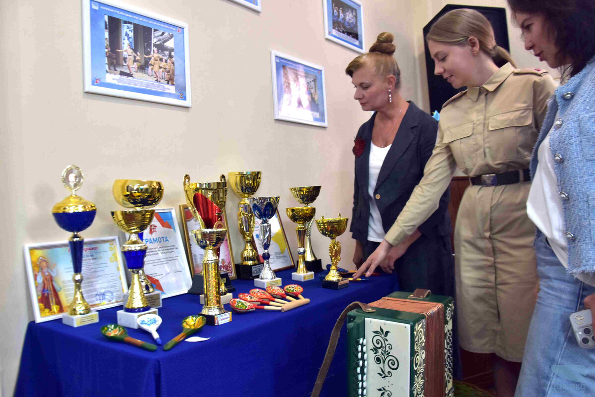 28.05.2024 г. В Центральном офицерском клубе Воздушно-космических сил (ЦОК ВКС) провели круглый стол «Разговоры о главном». Мероприятие посвятили дню Юнармии.-7
