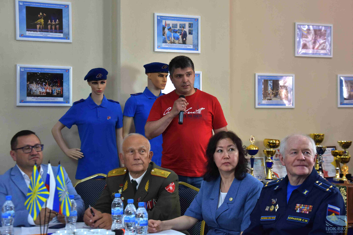 28.05.2024 г. В Центральном офицерском клубе Воздушно-космических сил (ЦОК ВКС) провели круглый стол «Разговоры о главном». Мероприятие посвятили дню Юнармии.-4