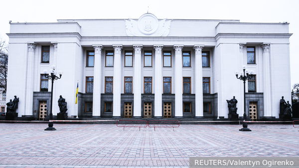     Фото: REUTERS/Valentyn Ogirenko   
 Текст: Максим Попов