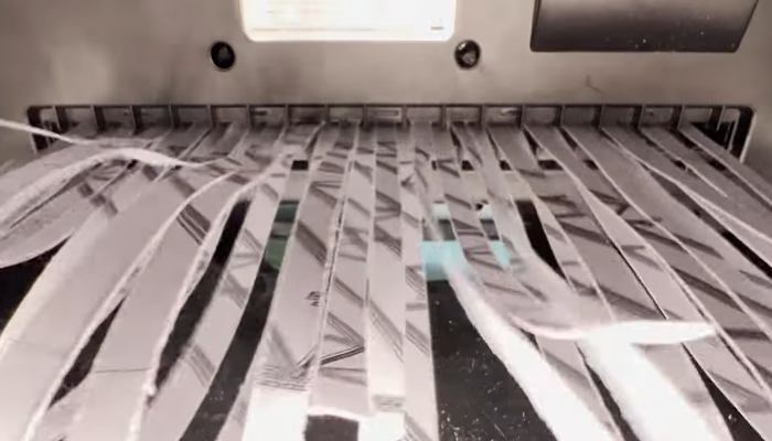 Фото 2. Простые шредеры распускают листы на полоски