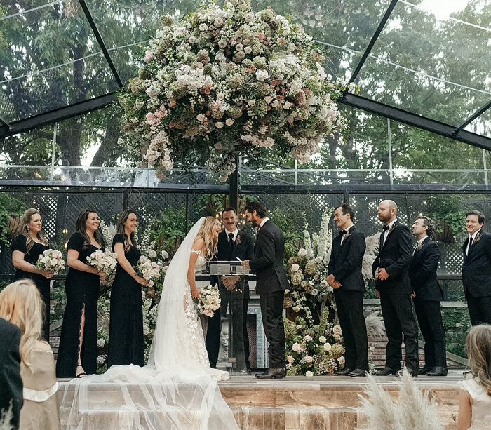    Хэсси Харрисон и Райан Бингхэм поженились в ТехасеСоцсети